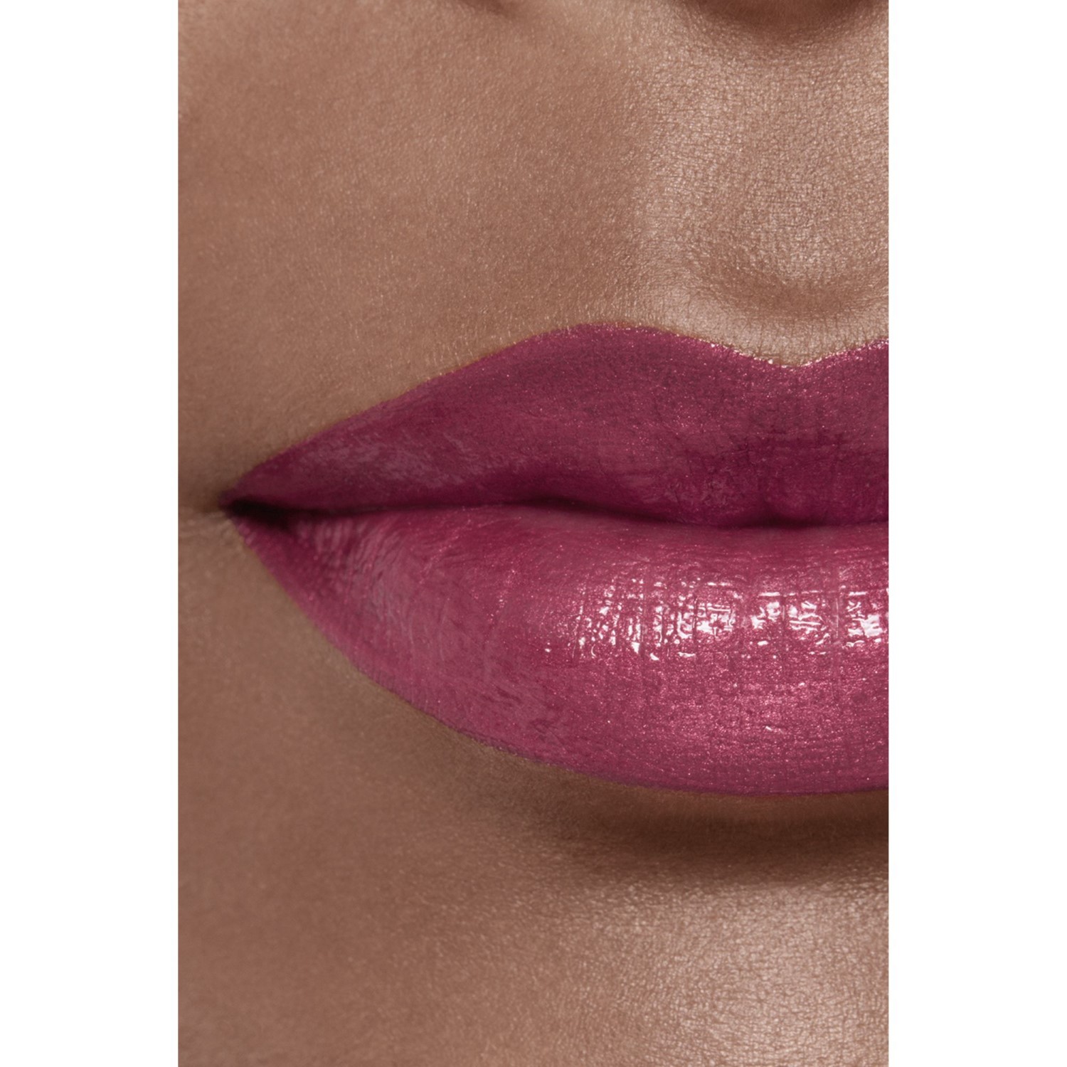 La barra de labios líquida brillante de larga duración